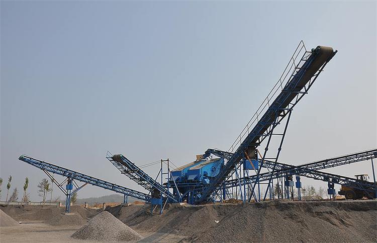 大型移動砂石破碎機把廢石塊變身“搖錢樹”，這個厲害了